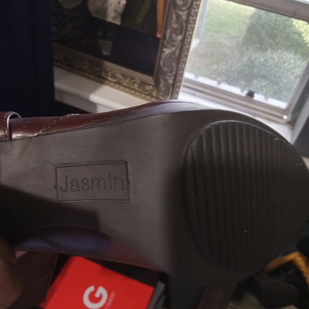 Shoes - Picture 4 of 16